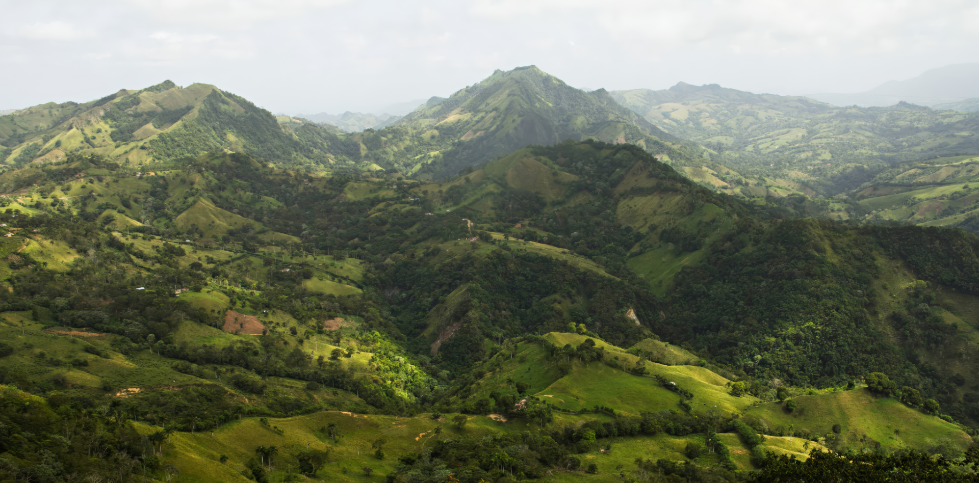 Dominican Republic Mountainous Landscape - Scenic View of Aurea Montana Reserva's Tobacco Growing Region 奥瑞山谷雪茄原料产区：多米尼加山区烟叶种植带自然风光